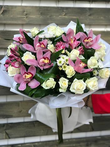 Букет цветов из: Розы и Хризантемы в Мирном Республики Саха (Якутия)