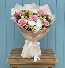 Букет французская меренга #REPLACE_PRED# Мирном Республики Саха (Якутия) Букет цветов из:  Гвоздики, Орхидеи и Розы #REPLACE_PRED# Мирном Республики Саха (Якутия)