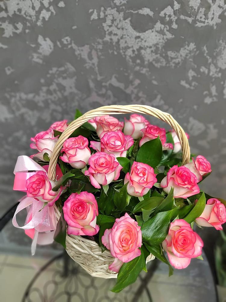 Цветочная композиция из Розы в корзине в Мирном Республики Саха (Якутия)