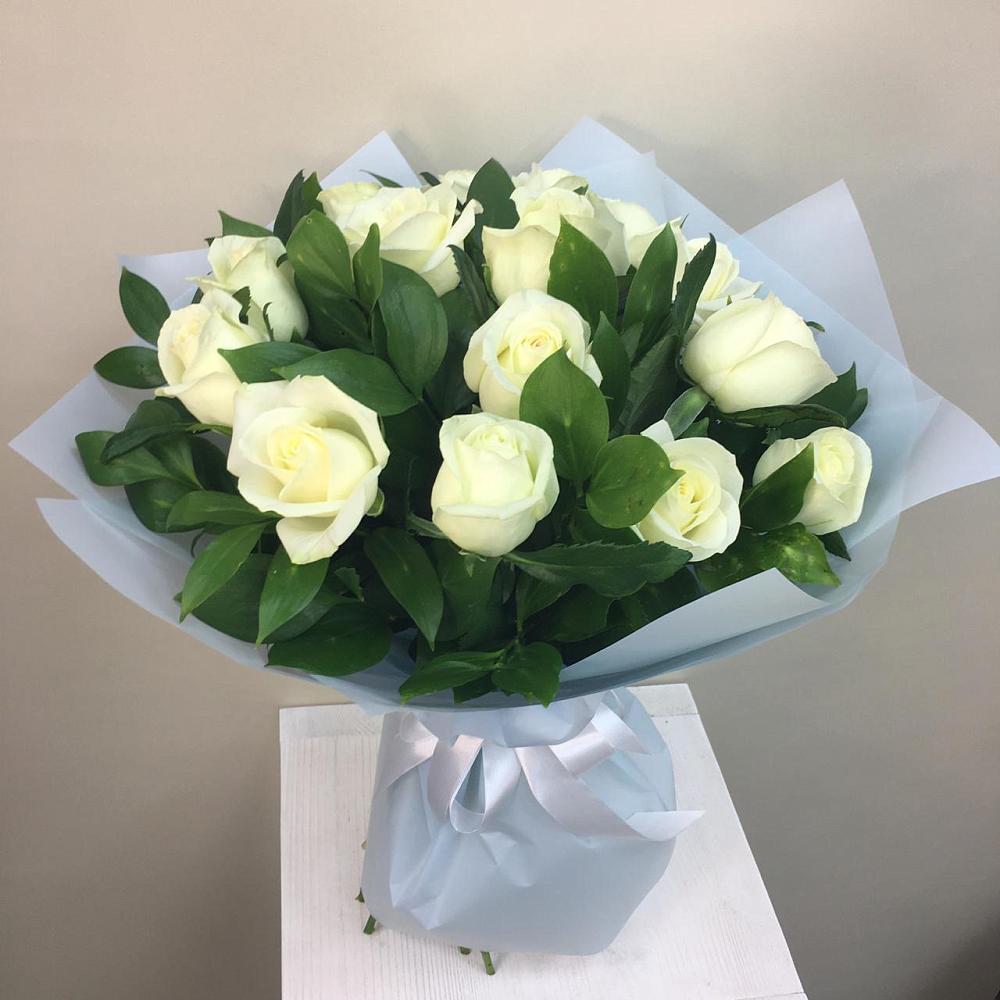 Букет 15 Белых роз Проуд в Мирном Республики Саха (Якутия)