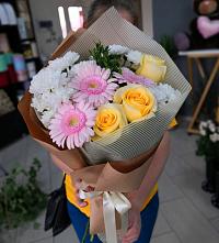 Букет цветов из:  Герберы, Розы и Хризантемы в Мирном Республики Саха (Якутия)