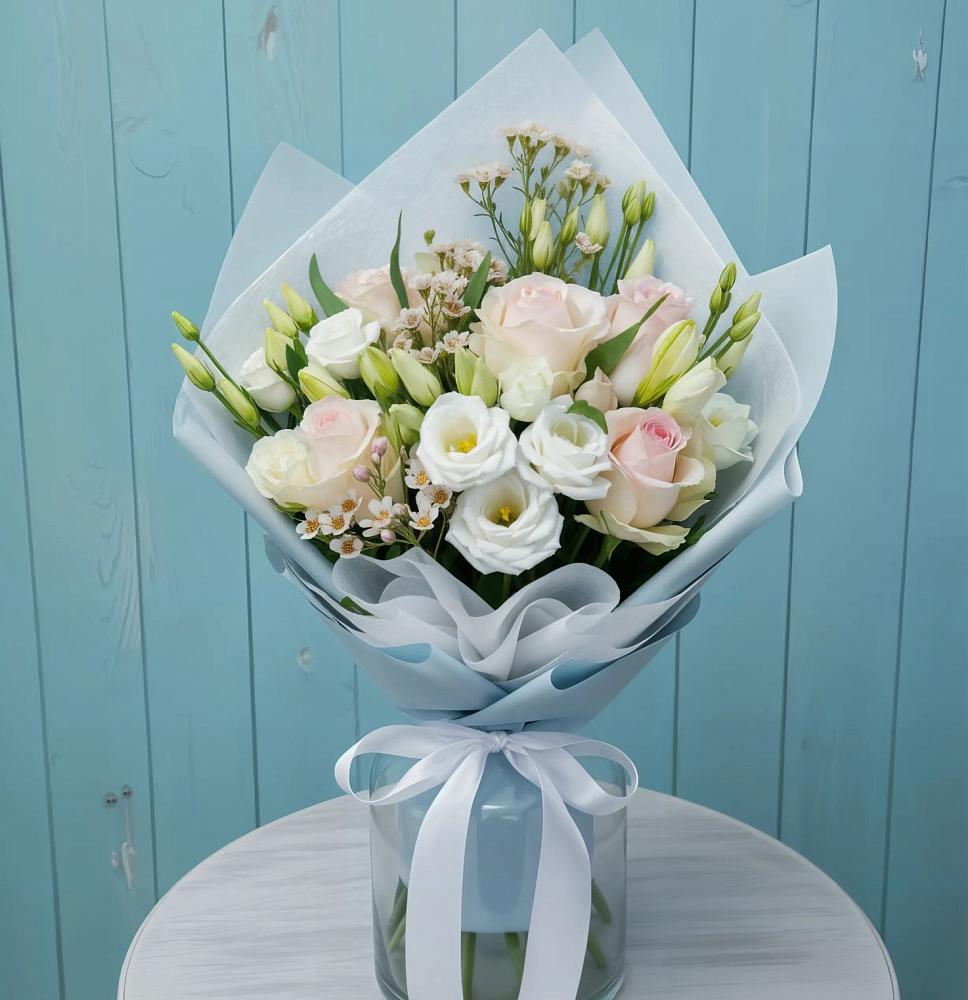 Букет цветов из: Розы и Лизиантусы в Мирном Республики Саха (Якутия)