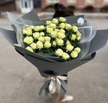 Букет Белые кустовые розы Солинеро в Мирном Республики Саха (Якутия)