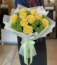 Букет сочно-зеленый в Мирном Республики Саха (Якутия) Букет цветов из:  Хризантемы и Розы в Мирном Республики Саха (Якутия)