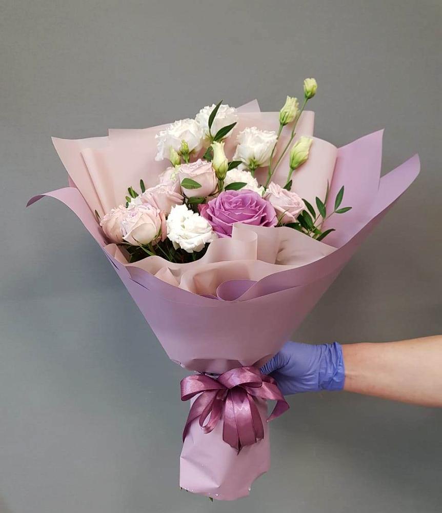 Букет Легкое дыхание в Мирном Республики Саха (Якутия) Букет цветов из: Розы и Лизиантусы в Мирном Республики Саха (Якутия)