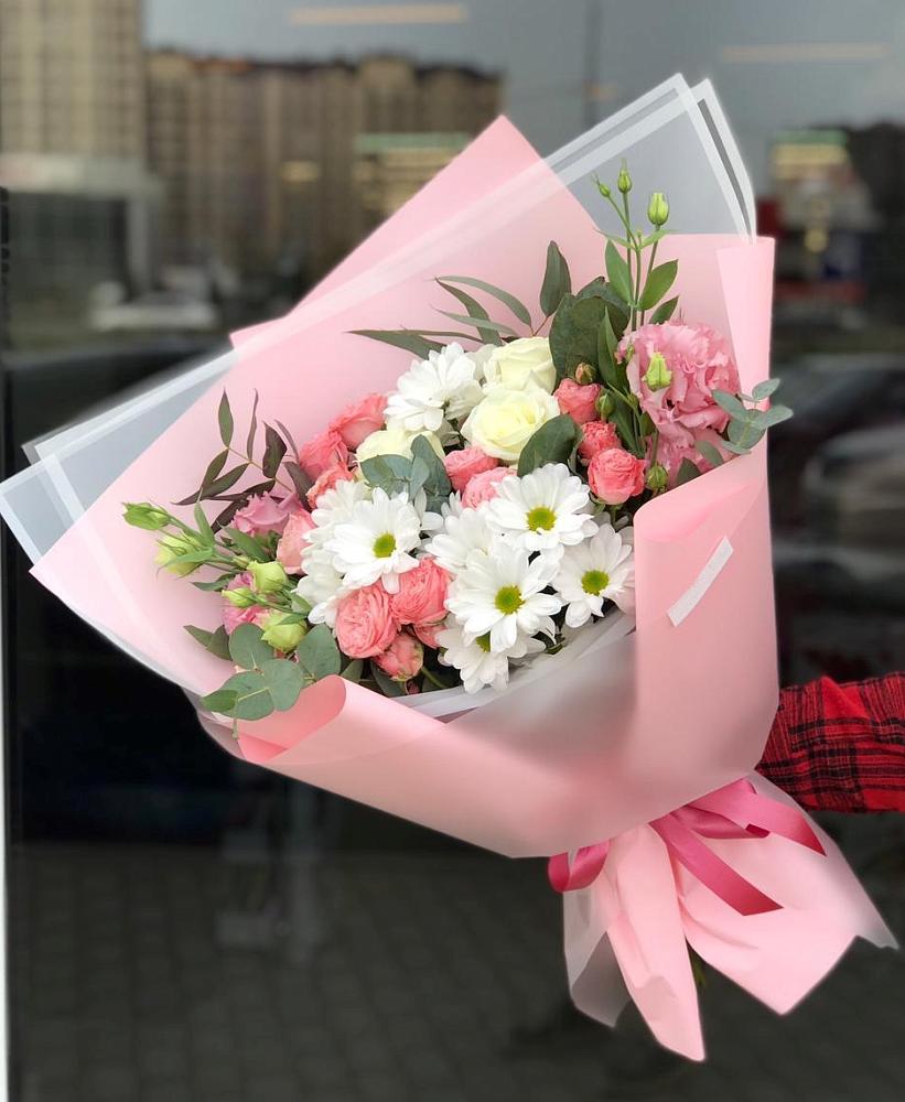 Букет нежный в Мирном Республики Саха (Якутия) Букет цветов из: Розы, Лизиантусы и Хризантемы в Мирном Республики Саха (Якутия)